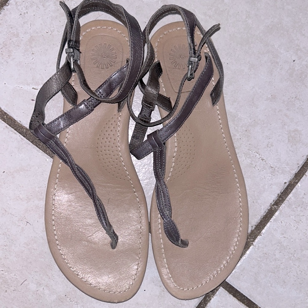 UGG LEATHER T-Strap SANDALS! Strappy ankle. Taupe/Dark Gray 9.5 GREAT Condition! - Picture 4 of 9